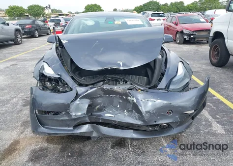 2021 Tesla Model 3 Standard Range Plus Rear-Wheel Drive z USA, uszkodzony, nr VIN 5YJ3E1EA9MF092030